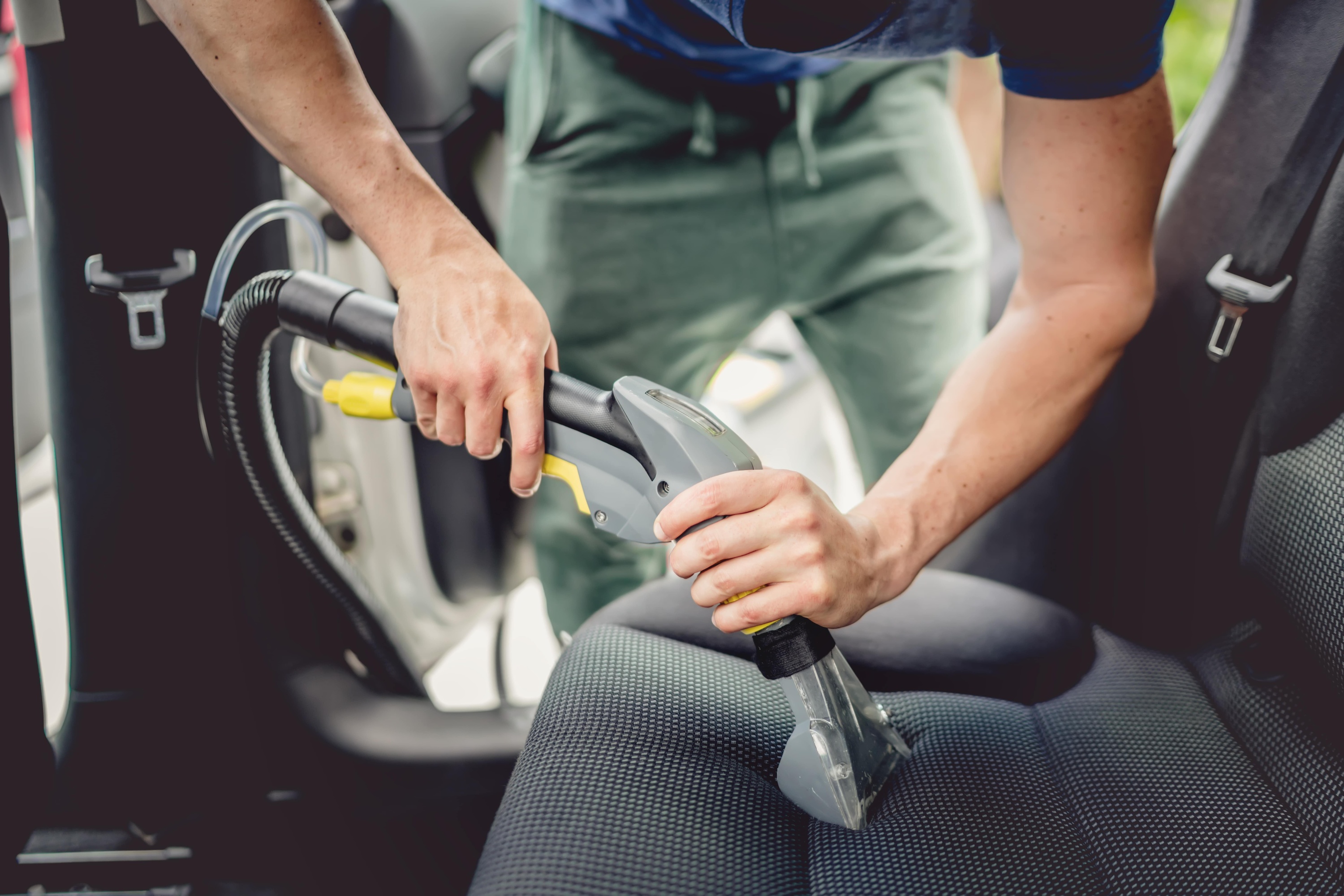 Come pulire interni e sedili dell'auto? La lavamoquette è essenziale- Würth  News